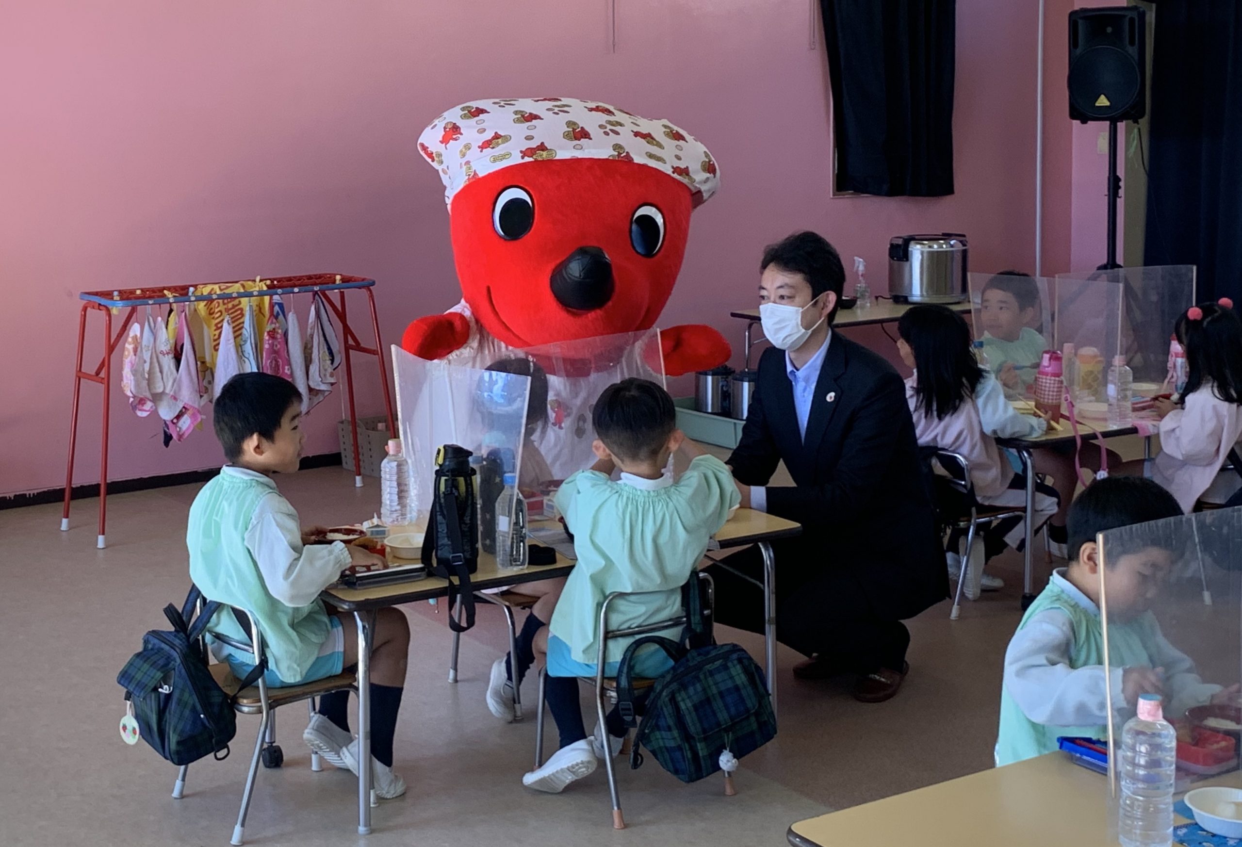 千葉市内の幼稚園の園児たちに､新米の粒すけを食べていただきました｡
